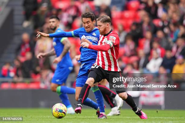 Luis Milla of Getafe CF and Iker Muniain of Athletic Club battle for the ball during the LaLiga Santander match between Athletic Club and Getafe CF...