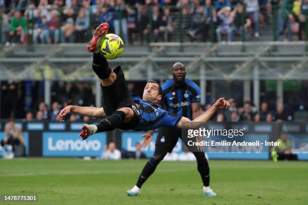Henrikh Mkhitaryan of FC Internazionale, in action, kicks the ball during the Serie A match between FC Internazionale and ACF Fiorentina at Stadio...