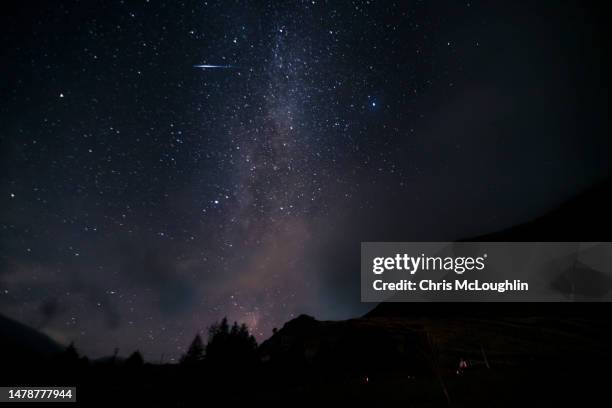 shooting star - star sky stock-fotos und bilder