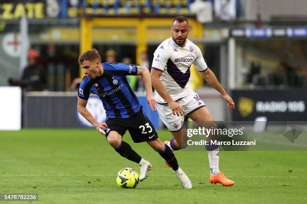 Nicolo Barella of FC Internazionale and Arthur Cabral of ACF Fiorentina battle for the ball during the Serie A match between FC Internazionale and...