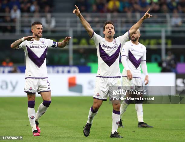 Giacomo Bonaventura of ACF Fiorentina celebrates after scoring the team's first goal during the Serie A match between FC Internazionale and ACF...