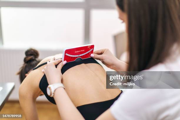 working with patient in modern scoliosis clinic from analysis to exercise - scoliosis stock pictures, royalty-free photos & images