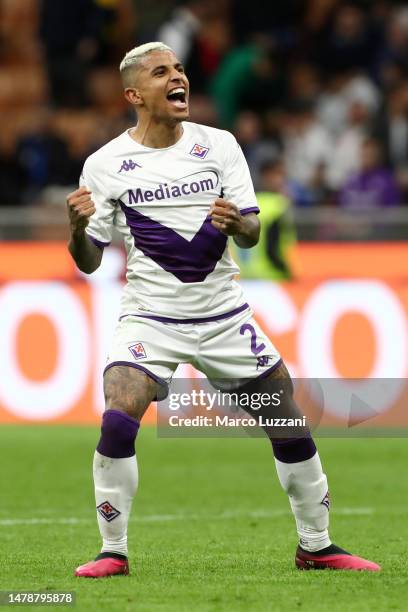 Dodo of ACF Fiorentina celebrates victory after the Serie A match between FC Internazionale and ACF Fiorentina at Stadio Giuseppe Meazza on April 01,...