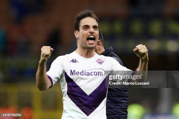 Giacomo Bonaventura of ACF Fiorentina celebrates victory after the Serie A match between FC Internazionale and ACF Fiorentina at Stadio Giuseppe...