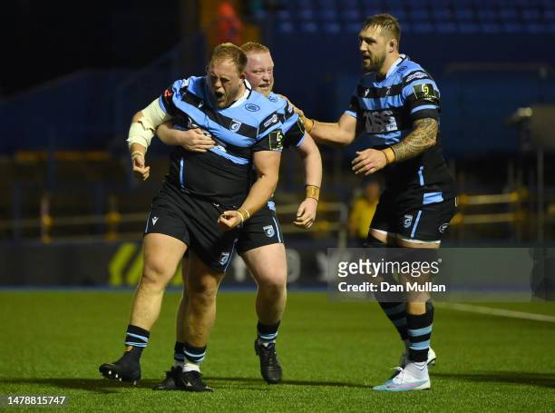Corey Domachowski of Cardiff celebrates with teammates after scoring the team's first try during the EPCR Challenge Cup Round of Sixteen match...