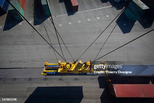 crane loading container in port - rail freight stock pictures, royalty-free photos & images