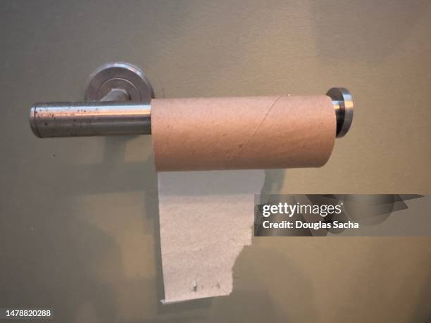 stranded without toilet paper - empty toilet paper roll stock pictures, royalty-free photos & images
