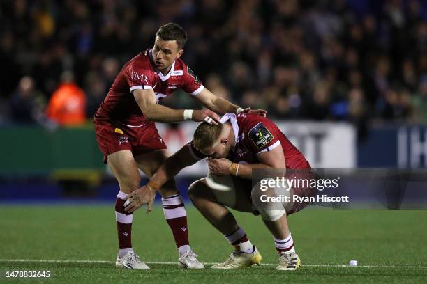 George Ford of Sale Sharks offers support to Jean-Luc du Preez after Tom Roebuck scores the side's second try during the EPCR Challenge Cup Round Of...