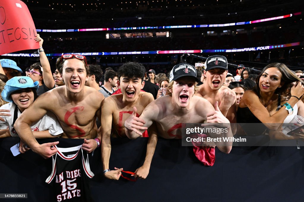 Aztecs Fla Fans of the San Diego State Aztecs cheer on their team during the ...