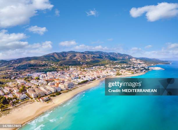 alcoceber alcossebre beach aerial view skyline castellon on mediterranean sea - casetellon de la plana stockfoto's en -beelden
