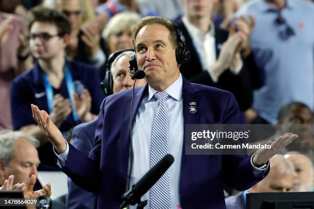 Announcer Jim Nantz reacts during the first half in the game between the Florida Atlantic Owls and San Diego State Aztecs during the NCAA Men's...