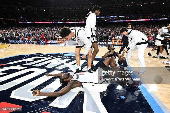 Aztecs Fla San Diego State Aztecs players celebrate after defeating the Florida ...