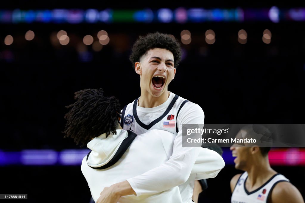 Aztecs Fla Miles Byrd of the San Diego State Aztecs celebrates with teammates ...