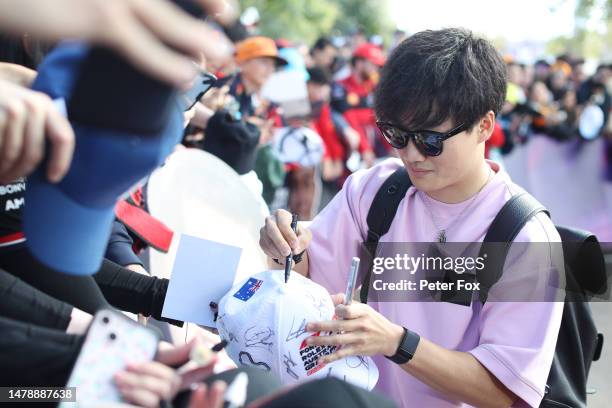 Yuki Tsunoda of Japan and Scuderia AlphaTauri greets fans on the Melbourne Walk prior to the F1 Grand Prix of Australia at Albert Park Grand Prix...