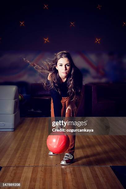 bowling - - bowling woman stock-fotos und bilder