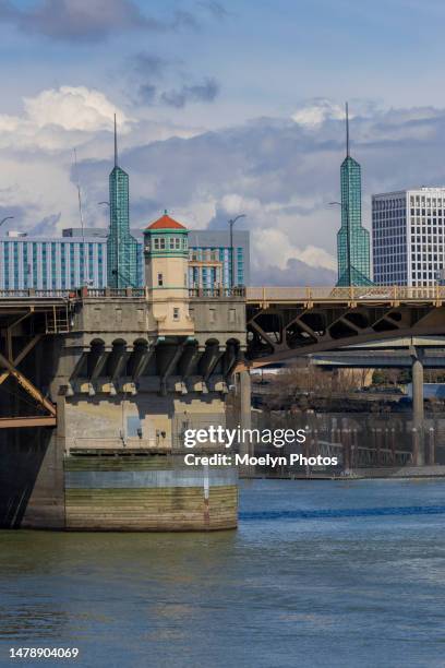 2023 03 29 burnside bridge - portland 002 - burnside bridge portland stock-fotos und bilder