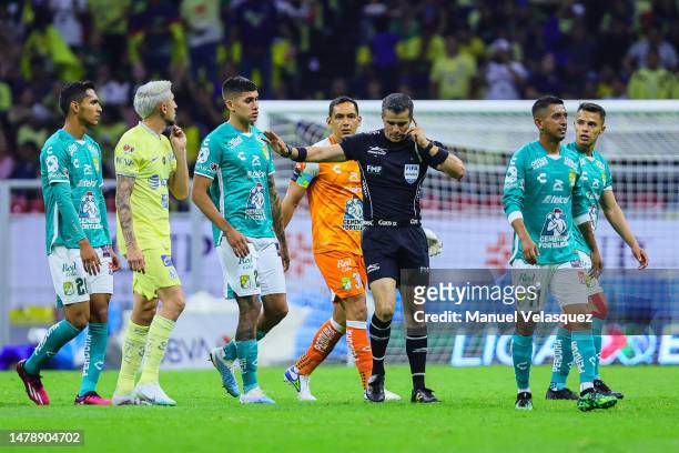 Fernando Hernandez , referee listens to the VAR during the 13th round match between America and Leon as part of the Torneo Clausura 2023 Liga MX at...