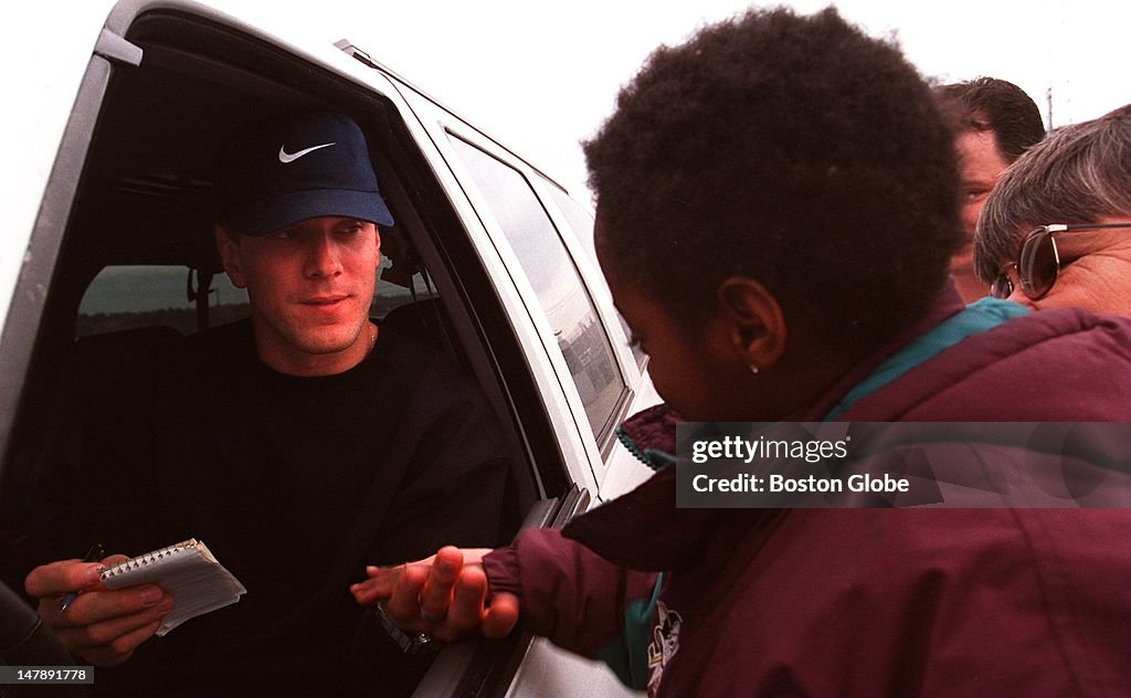 Drew Bledsoe Signing Autographs