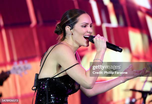 Katharine McPhee performs onstage during the 2023 Gateway Celebrity Fight Night at JW Marriott Phoenix Desert Ridge Resort & Spa on April 01, 2023 in...