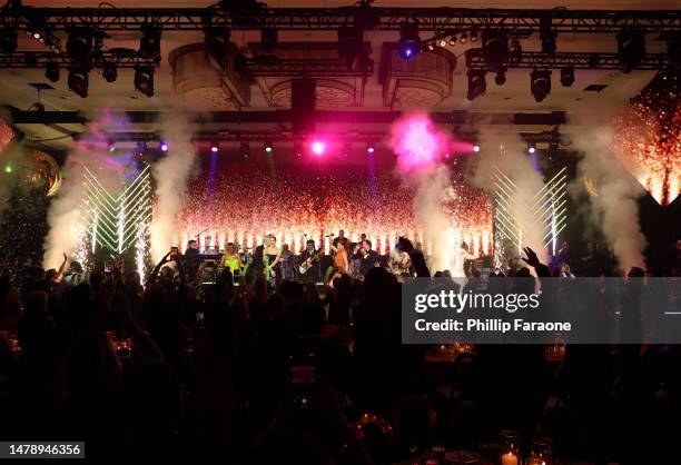 Thelma Houston, David Foster, Katharine McPhee, Nile Rodgers, Dr. Stacie J. Stephenson, Vice-Chair, Gateway for Cancer Research and Celebrity Fight...