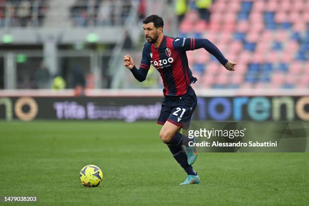 Roberto Soriano of Bologna FC runs with the ball during the Serie A match between Bologna FC and Udinese Calcio at Stadio Renato Dall'Ara on April...