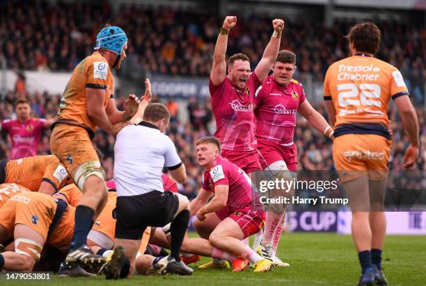 Sam Simmonds of Exeter Chiefs celebrates as team mate Josh Iosefa-Scott goes over to score their sides fourth try during the Heineken Champions Cup...