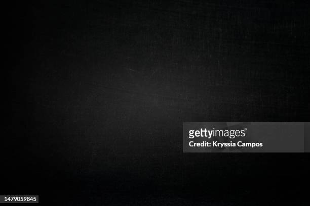 blackboard texture for backgrounds - achtergrond krijtbord blauw stockfoto's en -beelden