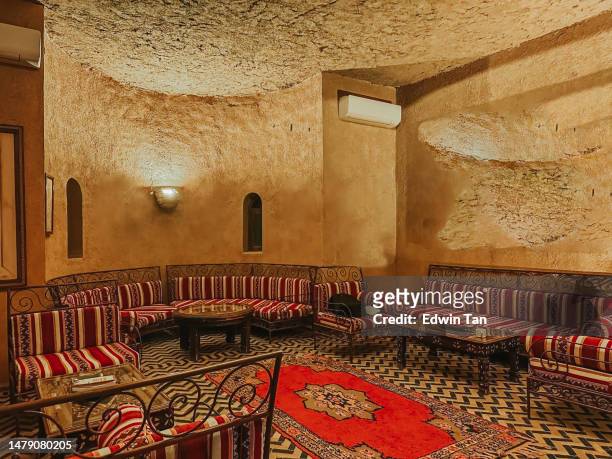 sahara desert resort hotel rezeption lobby - downlight stock-fotos und bilder