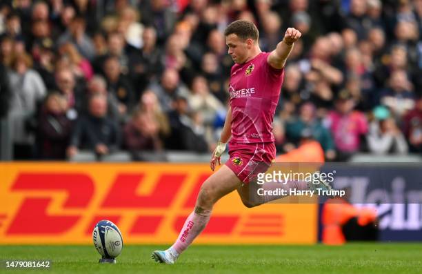 Joe Simmonds of Exeter Chiefs kicks a conversion to win the match during the Heineken Champions Cup Round Of Sixteen match between Exeter Chiefs and...
