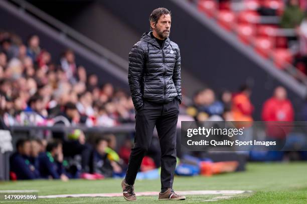 Head coach Enrique Sanchez Flores of Getafe CF looks on during the LaLiga Santander match between Athletic Club and Getafe CF at San Mames Stadium on...