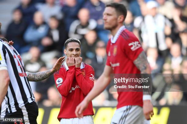 Antony of Manchester United reacts after missing a chance during the Premier League match between Newcastle United and Manchester United at St. James...