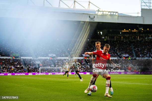 Scott McTominay of Manchester United controls the ball during the Premier League match between Newcastle United and Manchester United at St. James...