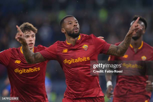 Roma player Georginio Wijnaldum celebrates after scoring the first goal for his team during the Serie A match between AS Roma and UC Sampdoria at...