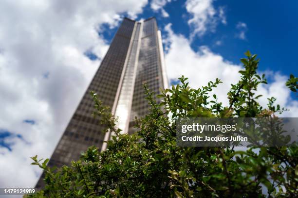 montparnasse tower - tour montparnasse photos et images de collection