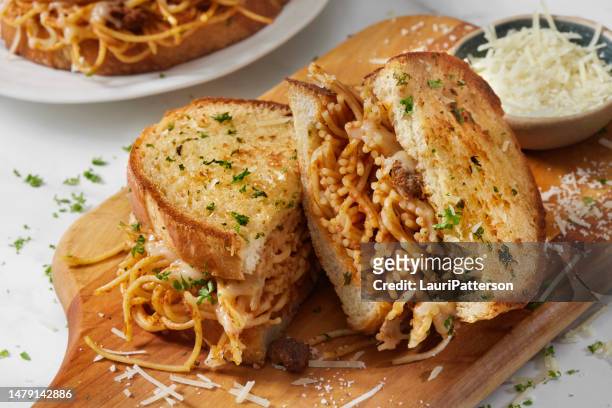 spaghetti grilled cheese sandwich - grillad sandwich bildbanksfoton och bilder