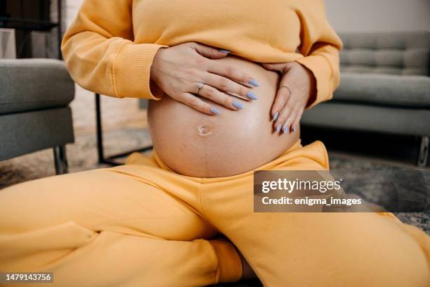 pregnant woman skin care moisturizer cream on belly. - stretch mark stock pictures, royalty-free photos & images