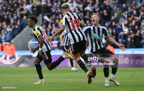Newcastle player Joe Willock celebrates with team mates after scoring the first Newcastle goal during the Premier League match between Newcastle...