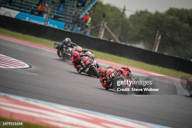 Maverick Viñales of Spain and Aprilia Racing rides in front of other riders during the race of MotoGP Gran Premio Michelin de la República Argentina...