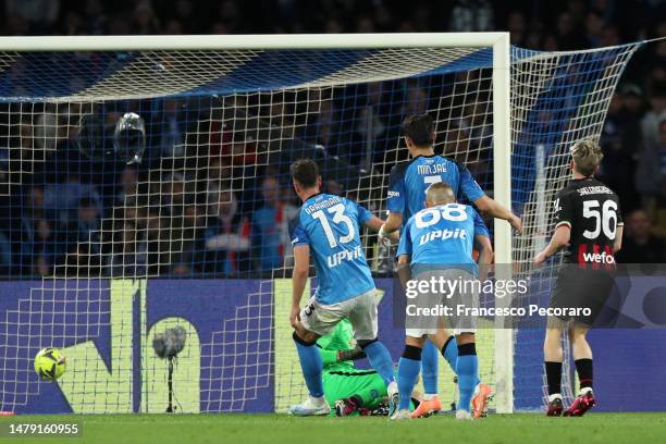 Alexis Saelemaekers of AC Milan scores the 0-4 goal during the Serie A match between SSC Napoli and AC Milan at Stadio Diego Armando Maradona on...