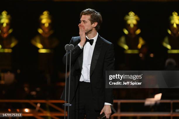 Arthur Darvill with the Best Actor in a Musical award for “Rodgers & Hammerstein’s Oklahoma!” onstage at The Olivier Awards 2023 at the Royal Albert...