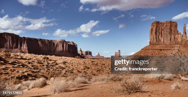 monument valley landscape - sudoeste dos estados unidos imagens e fotografias de stock