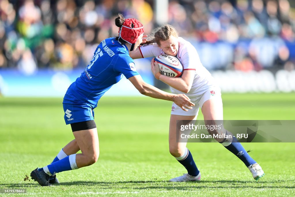 Emma Rugby Emma Sing of England takes on Vittoria Ostuni Minuzzi of Italy during ...