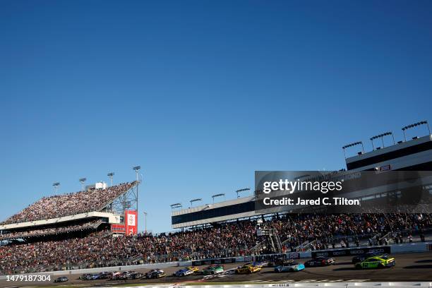 General view of racing during the NASCAR Cup Series Toyota Owners 400 at Richmond Raceway on April 02, 2023 in Richmond, Virginia.