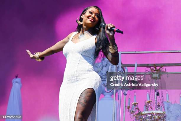 Summer Walker performs during the 2023 Dreamville Music festival at Dorothea Dix Park on April 02, 2023 in Raleigh, North Carolina.
