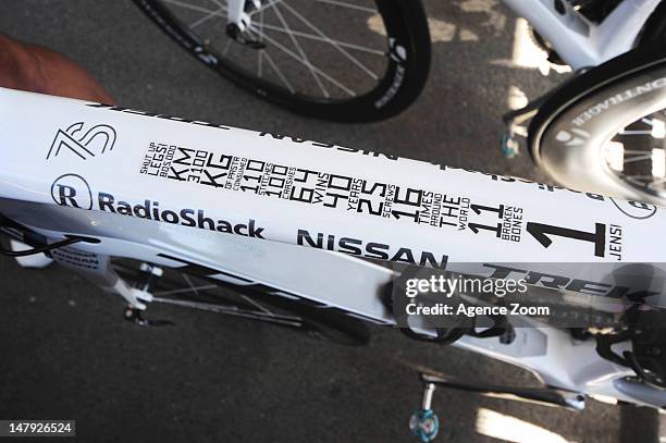 Sticker on the top tube of the bike frame of Jens Voight of Germany and RadioShack-Nissan displays the message 'Shut up legs! 805,000 km, 3100 kg of...