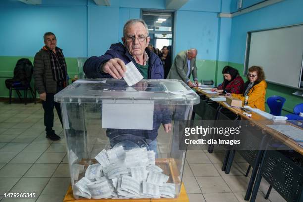 Bulgarian expats with dual citizenship vote in the Bulgarian elections on April 2,2023 in Istanbul, Türkiye. Due to the inability to form a...