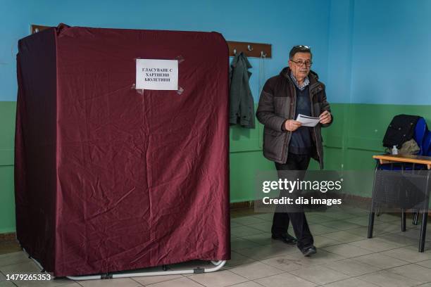 Bulgarian expats with dual citizenship vote in the Bulgarian elections on April 2,2023 in Istanbul, Türkiye. Due to the inability to form a...