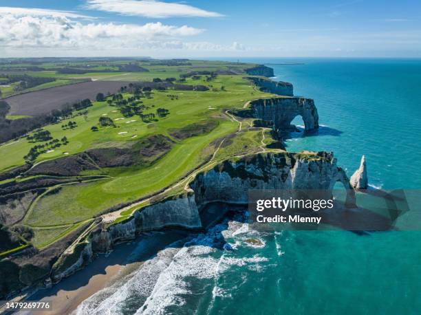 arco natural atlántico etretat puerta aguas abajo francia normandía acantilados de etretat - le havre fotografías e imágenes de stock