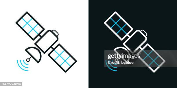 satellit. zweifarbiges liniensymbol auf schwarzem oder weißem hintergrund - bearbeitbarer strich - satellit stock-grafiken, -clipart, -cartoons und -symbole