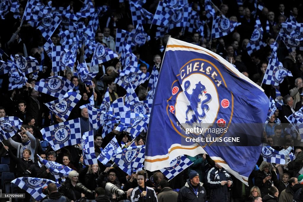 TOPSHOT-FBL-EUR-C1-CHELSEA-BARCELONA